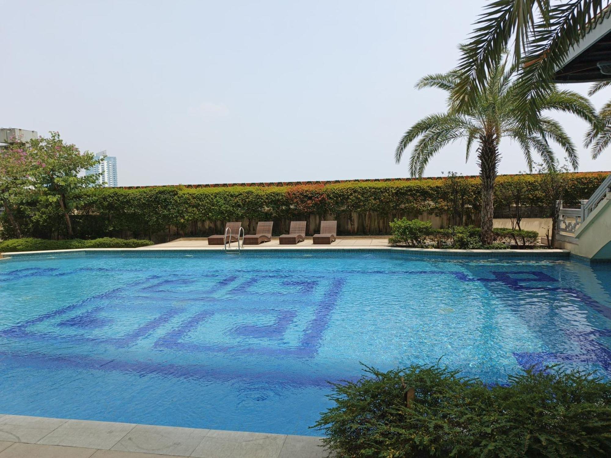 2Br Lucky Tower Residence Jakarta Old Town Top Floor Condo Экстерьер фото
